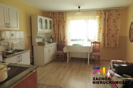 Dom z budynkami gospodarczymi- Karczówka